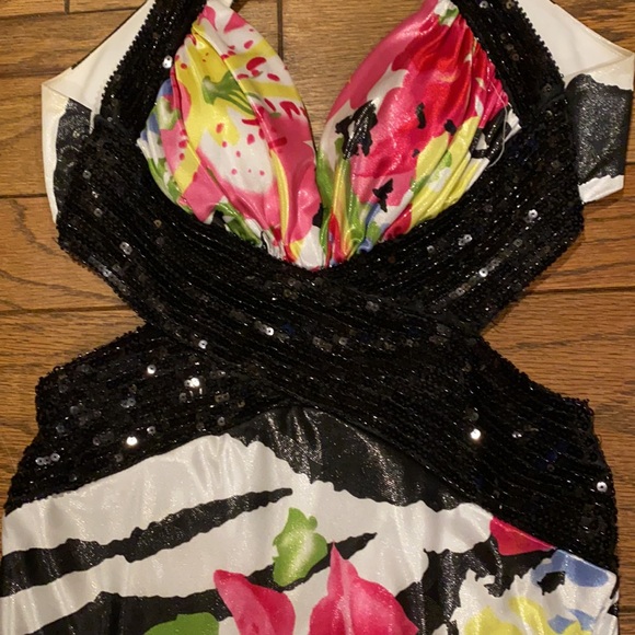 Masquerade  foral sequined formal size 5/6 - Picture 3 of 8